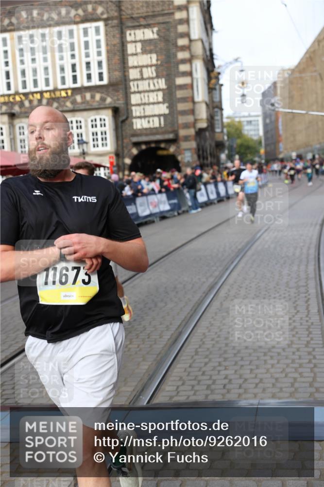 05.10.2025 - 20. swb-Marathon Bremen Yannick Fuchs http://msf.ph/oto/9262016 05.10.2025 10:49:18 Ziel 7202, 9014, 9457, 9556, 10016, 10221, 10449, 11673, 11695 meine-sportfotos.de