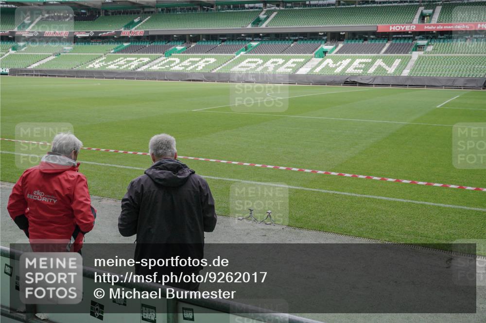 05.10.2025 - 20. swb-Marathon Bremen Michael Burmester http://msf.ph/oto/9262017 05.10.2025 11:23:15 Laufen im Stadion  meine-sportfotos.de