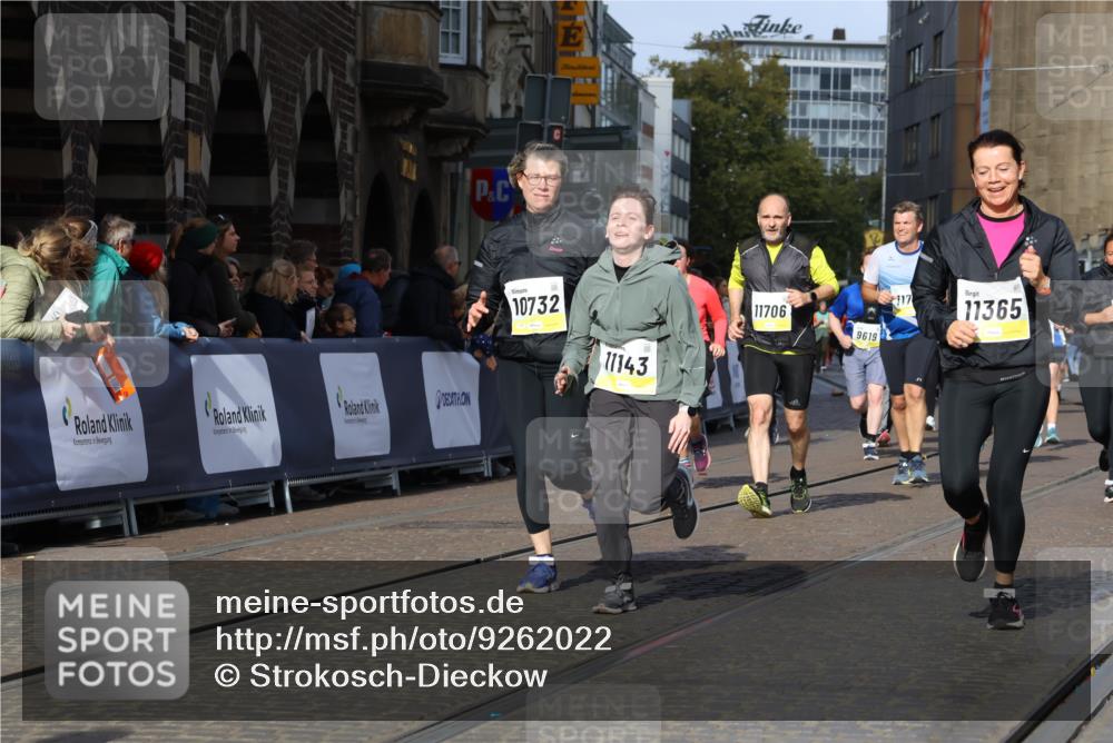 05.10.2025 - 20. swb-Marathon Bremen Strokosch-Dieckow http://msf.ph/oto/9262022 05.10.2025 11:06:31 Ziel 9178, 9357, 9619, 9764, 9998, 10699, 10732, 10912, 11027, 11143, 11270, 11324, 11365, 11706 meine-sportfotos.de