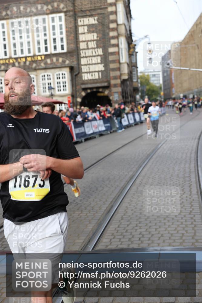 05.10.2025 - 20. swb-Marathon Bremen Yannick Fuchs http://msf.ph/oto/9262026 05.10.2025 10:49:18 Ziel 7202, 9014, 9457, 9556, 10016, 10221, 10449, 11673, 11695 meine-sportfotos.de