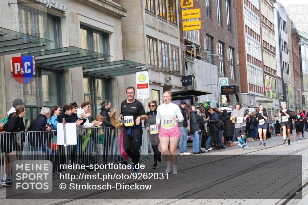 05.10.2025 - 20. swb-Marathon Bremen Strokosch-Dieckow http://msf.ph/oto/9262031 05.10.2025 11:02:09 Ziel 9468, 9647, 9707, 9748, 9802, 9839, 9841, 10033, 10093, 10130, 10194, 10510, 10595, 10598, 10615, 10821, 10825, 10826, 10829, 10982, 10983, 11110, 11160, 11386, 11537, 11538, 11711, 9468, 9647, 9707, 9748, 9802, 9839, 9841, 10033, 10093, 10130, 10194, 10510, 10595, 10598, 10615, 10821, 10825, 10826, 10829, 10982, 10983, 11110, 11160, 11386, 11537 meine-sportfotos.de
