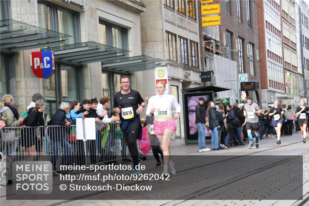 05.10.2025 - 20. swb-Marathon Bremen Strokosch-Dieckow http://msf.ph/oto/9262042 05.10.2025 11:02:10 Ziel 9468, 9647, 9707, 9748, 9802, 9839, 9841, 10033, 10093, 10130, 10194, 10510, 10595, 10598, 10615, 10821, 10825, 10826, 10829, 10982, 10983, 11024, 11110, 11160, 11386, 11537, 11538, 11711, 9468, 9647, 9707, 9748, 9802, 9839, 9841, 10033, 10093, 10130, 10194, 10510, 10595, 10598, 10615, 10821, 10825, 10826, 10829, 10982, 10983, 11024, 11110, 11160, 11386, 11537 meine-sportfotos.de