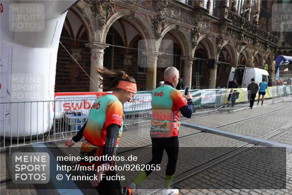 05.10.2025 - 20. swb-Marathon Bremen Yannick Fuchs http://msf.ph/oto/9262055 05.10.2025 11:21:13 Ziel 10361, 10362, 10913 meine-sportfotos.de