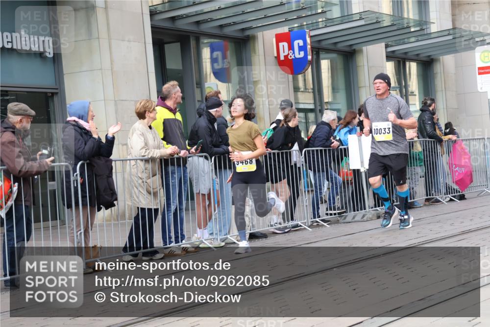 05.10.2025 - 20. swb-Marathon Bremen Strokosch-Dieckow http://msf.ph/oto/9262085 05.10.2025 11:02:14 Ziel 9331, 9360, 9468, 9516, 9647, 9707, 9802, 9839, 9841, 10033, 10093, 10194, 10510, 10530, 10595, 10598, 10615, 10803, 10804, 10825, 10826, 10982, 10983, 11024, 11110, 11160, 11386, 11537, 11538, 11711, 9331, 9360, 9468, 9516, 9647, 9707, 9802, 9839, 9841, 10033, 10093, 10194, 10510, 10530, 10595, 10598, 10615, 10803, 10804, 10825, 10826, 10982, 10983, 11024, 11110, 11160, 11386, 11537 meine-sportfotos.de