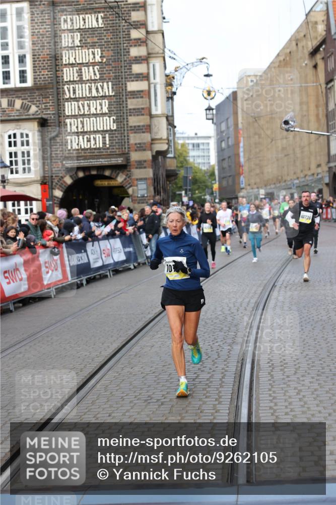 05.10.2025 - 20. swb-Marathon Bremen Yannick Fuchs http://msf.ph/oto/9262105 05.10.2025 10:49:25 Ziel 9333, 9457, 10016, 10221, 10715, 10735, 11057, 11598 meine-sportfotos.de