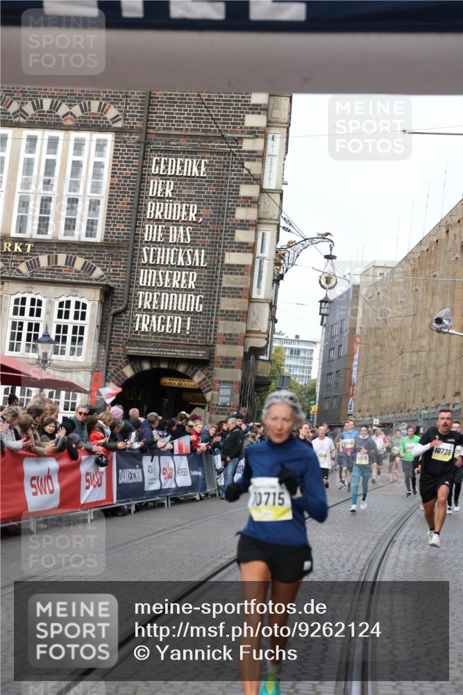 05.10.2025 - 20. swb-Marathon Bremen Yannick Fuchs http://msf.ph/oto/9262124 05.10.2025 10:49:25 Ziel 9333, 9457, 10016, 10221, 10715, 10735, 11057, 11598 meine-sportfotos.de