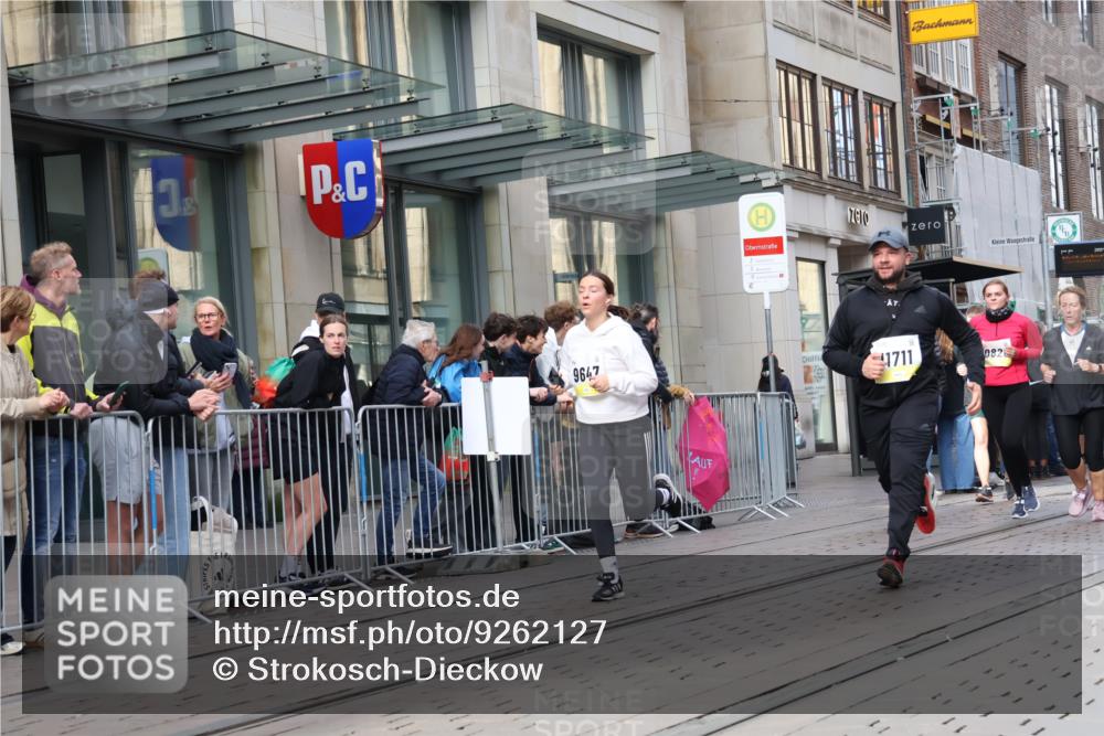 05.10.2025 - 20. swb-Marathon Bremen Strokosch-Dieckow http://msf.ph/oto/9262127 05.10.2025 11:02:18 Ziel 9331, 9360, 9468, 9516, 9647, 9707, 9802, 9839, 9841, 10033, 10129, 10510, 10530, 10595, 10598, 10615, 10734, 10803, 10804, 10825, 10826, 10940, 11024, 11110, 11160, 11193, 11537, 11538, 11576, 11711, 9331, 9360, 9468, 9516, 9647, 9707, 9802, 9839, 9841, 10033, 10129, 10510, 10530, 10595, 10598, 10615, 10734, 10803, 10804, 10825, 10826, 10940, 11024, 11110, 11160, 11193, 11537 meine-sportfotos.de