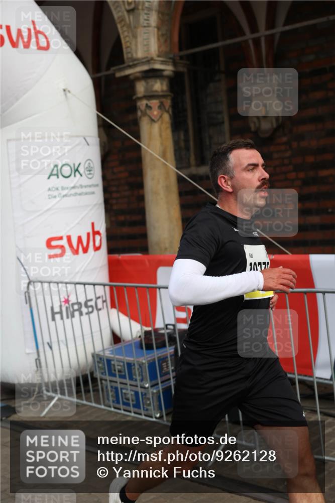 05.10.2025 - 20. swb-Marathon Bremen Yannick Fuchs http://msf.ph/oto/9262128 05.10.2025 10:49:28 Ziel 9206, 9333, 9435, 9708, 10519, 10715, 10735, 11057, 11319, 11598, 11672 meine-sportfotos.de