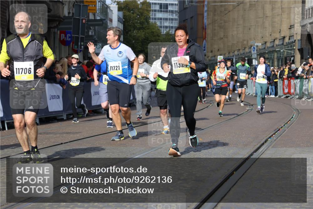 05.10.2025 - 20. swb-Marathon Bremen Strokosch-Dieckow http://msf.ph/oto/9262136 05.10.2025 11:06:34 Ziel 9178, 9357, 9619, 10239, 10699, 10732, 11027, 11143, 11270, 11324, 11605, 11706, 11721, 11746, 11747 meine-sportfotos.de