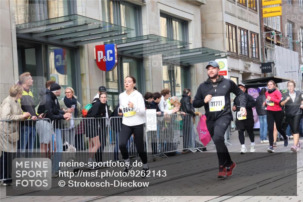 05.10.2025 - 20. swb-Marathon Bremen Strokosch-Dieckow http://msf.ph/oto/9262143 05.10.2025 11:02:18 Ziel 9331, 9360, 9468, 9516, 9647, 9707, 9802, 9839, 9841, 10033, 10129, 10510, 10530, 10595, 10598, 10615, 10734, 10803, 10804, 10825, 10826, 10940, 11024, 11110, 11160, 11193, 11537, 11538, 11576, 11711, 9331, 9360, 9468, 9516, 9647, 9707, 9802, 9839, 9841, 10033, 10129, 10510, 10530, 10595, 10598, 10615, 10734, 10803, 10804, 10825, 10826, 10940, 11024, 11110, 11160, 11193, 11537 meine-sportfotos.de