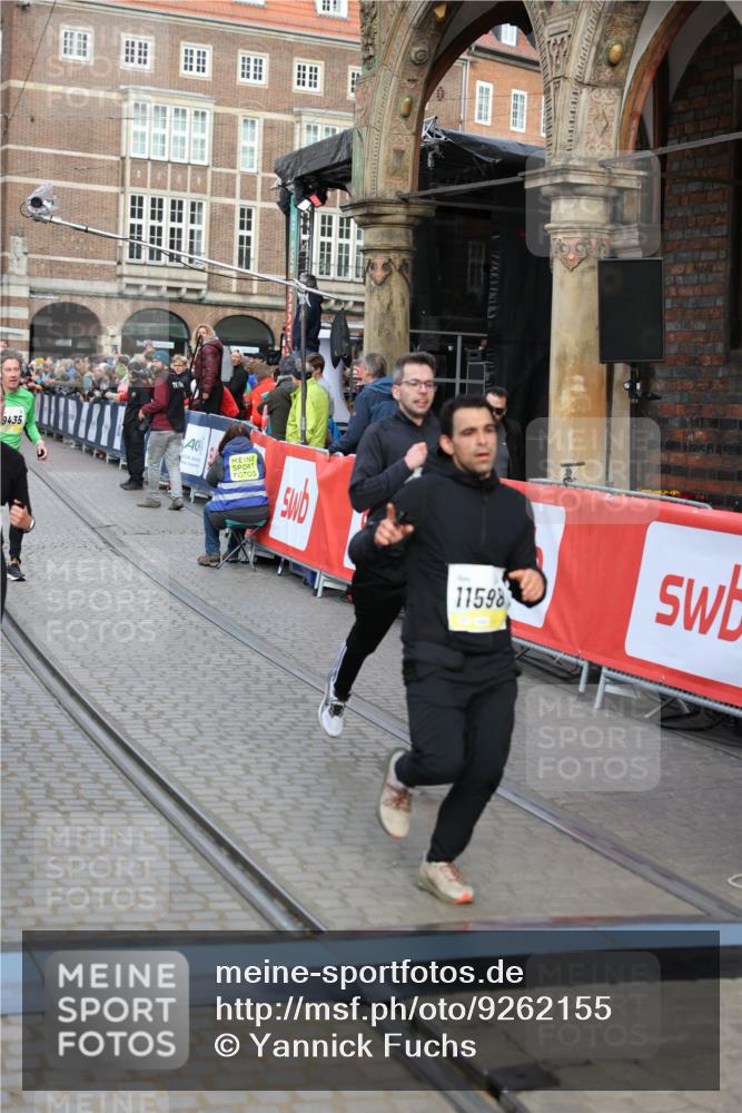 05.10.2025 - 20. swb-Marathon Bremen Yannick Fuchs http://msf.ph/oto/9262155 05.10.2025 10:49:29 Ziel 9206, 9333, 9435, 9708, 10118, 10519, 10715, 10735, 11057, 11319, 11598, 11672 meine-sportfotos.de