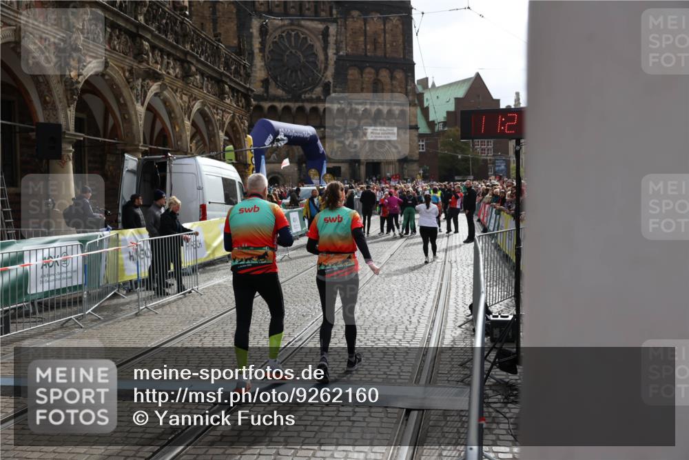 05.10.2025 - 20. swb-Marathon Bremen Yannick Fuchs http://msf.ph/oto/9262160 05.10.2025 11:21:15 Ziel 10361, 10362 meine-sportfotos.de