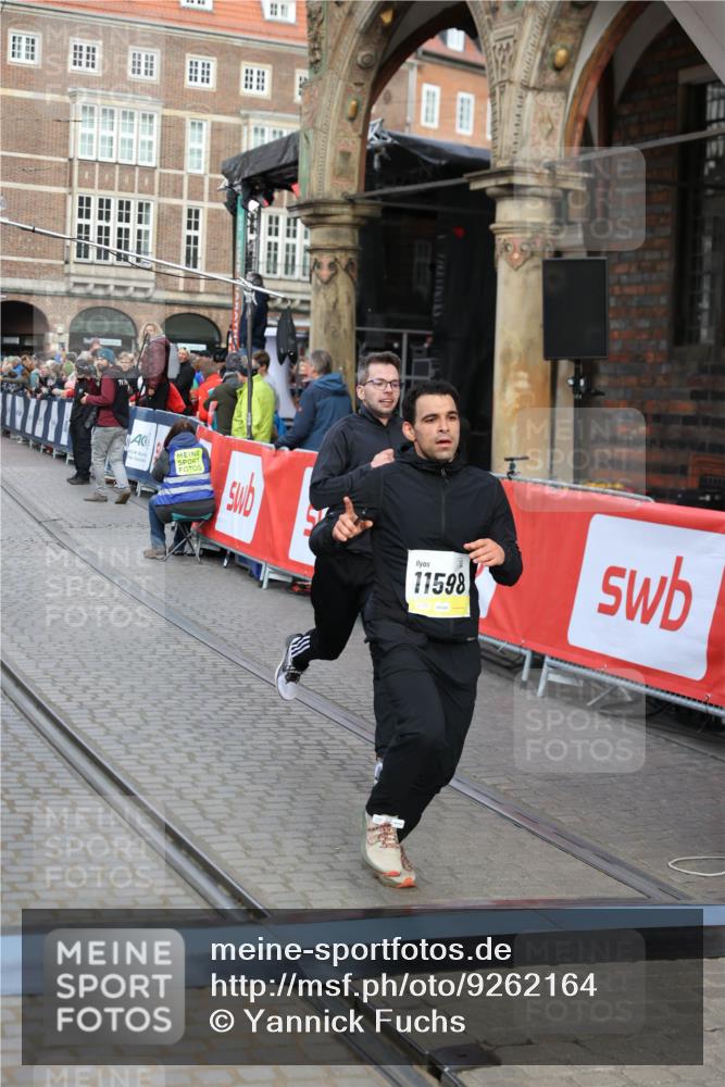 05.10.2025 - 20. swb-Marathon Bremen Yannick Fuchs http://msf.ph/oto/9262164 05.10.2025 10:49:29 Ziel 9206, 9333, 9435, 9708, 10118, 10519, 10715, 10735, 11057, 11319, 11598, 11672 meine-sportfotos.de