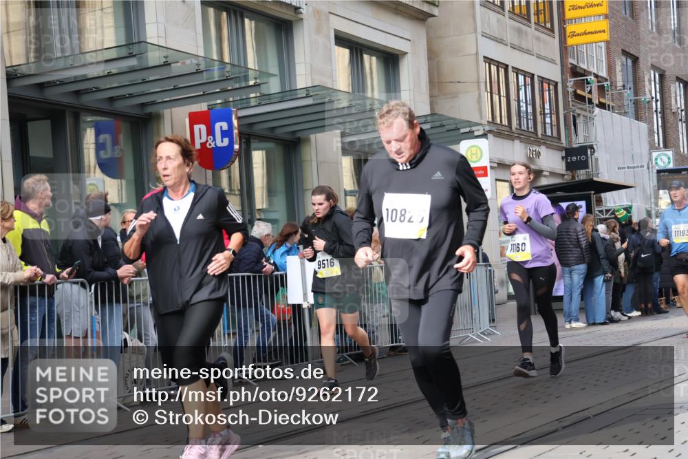 05.10.2025 - 20. swb-Marathon Bremen Strokosch-Dieckow http://msf.ph/oto/9262172 05.10.2025 11:02:21 Ziel 9331, 9360, 9468, 9516, 9647, 9707, 9802, 9839, 9841, 9846, 10033, 10129, 10207, 10510, 10530, 10595, 10598, 10615, 10734, 10803, 10804, 10825, 10826, 10940, 11024, 11087, 11110, 11160, 11193, 11504, 11537, 11538, 11576, 11667, 11668, 11711, 9331, 9360, 9468, 9516, 9647, 9707, 9802, 9839, 9841, 9846, 10033, 10129, 10207, 10510, 10530, 10595, 10598, 10615, 10734, 10803, 10804, 10825, 10826, 10940, 11024, 11087, 11110, 11160, 11193, 11504, 11537 meine-sportfotos.de