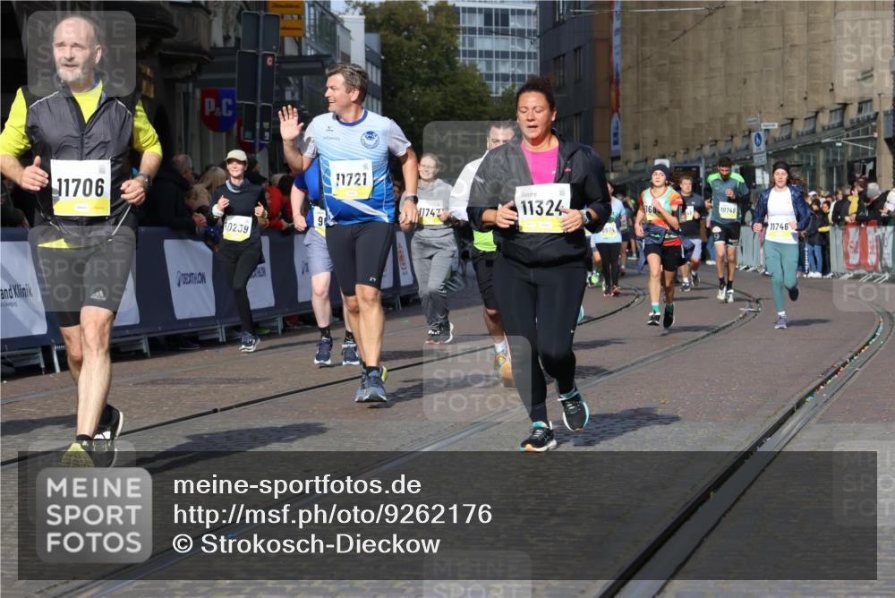 05.10.2025 - 20. swb-Marathon Bremen Strokosch-Dieckow http://msf.ph/oto/9262176 05.10.2025 11:06:34 Ziel 9178, 9357, 9619, 10239, 10699, 10732, 11027, 11143, 11270, 11324, 11605, 11706, 11721, 11746, 11747 meine-sportfotos.de