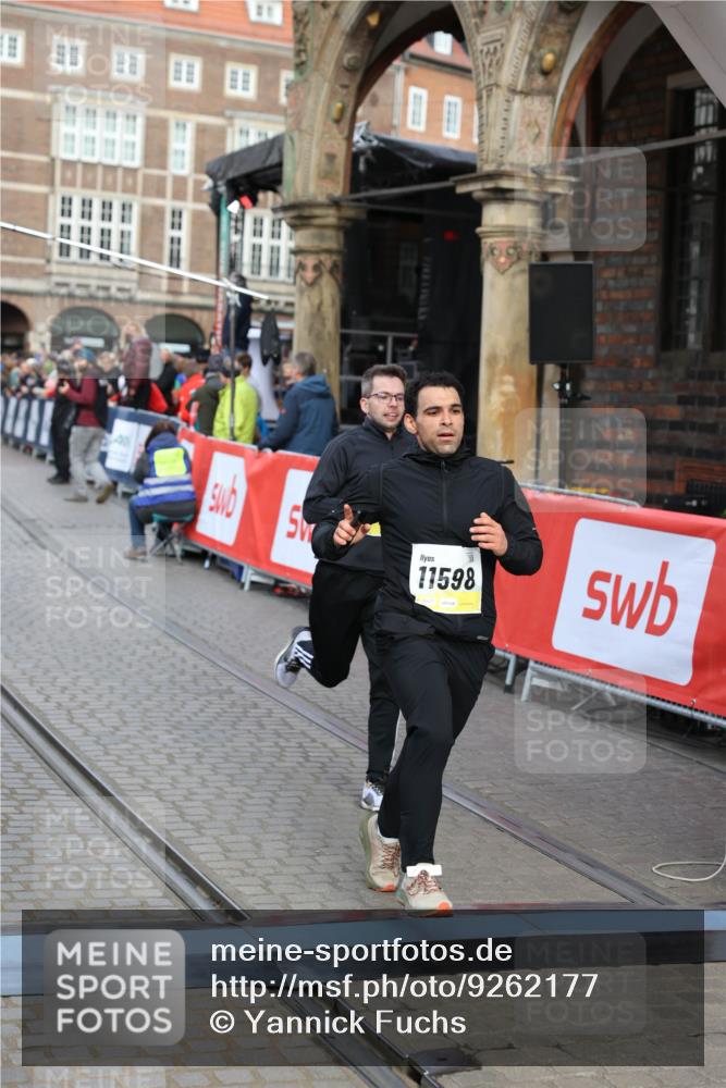 05.10.2025 - 20. swb-Marathon Bremen Yannick Fuchs http://msf.ph/oto/9262177 05.10.2025 10:49:29 Ziel 9206, 9333, 9435, 9708, 10118, 10519, 10715, 10735, 11057, 11319, 11598, 11672 meine-sportfotos.de