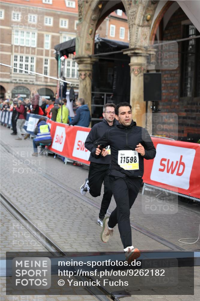 05.10.2025 - 20. swb-Marathon Bremen Yannick Fuchs http://msf.ph/oto/9262182 05.10.2025 10:49:29 Ziel 9206, 9333, 9435, 9708, 10118, 10519, 10715, 10735, 11057, 11319, 11598, 11672 meine-sportfotos.de
