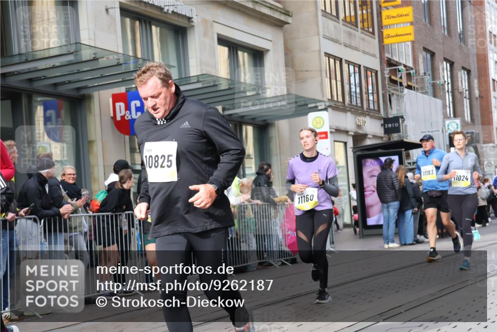 05.10.2025 - 20. swb-Marathon Bremen Strokosch-Dieckow http://msf.ph/oto/9262187 05.10.2025 11:02:22 Ziel 9331, 9360, 9468, 9516, 9647, 9802, 9839, 9841, 9846, 10033, 10129, 10167, 10207, 10510, 10530, 10595, 10598, 10615, 10656, 10734, 10803, 10804, 10825, 10826, 10940, 11024, 11087, 11110, 11160, 11193, 11504, 11537, 11538, 11576, 11667, 11668, 11711, 9331, 9360, 9468, 9516, 9647, 9802, 9839, 9841, 9846, 10033, 10129, 10167, 10207, 10510, 10530, 10595, 10598, 10615, 10656, 10734, 10803, 10804, 10825, 10826, 10940, 11024, 11087, 11110, 11160, 11193, 11504, 11537 meine-sportfotos.de