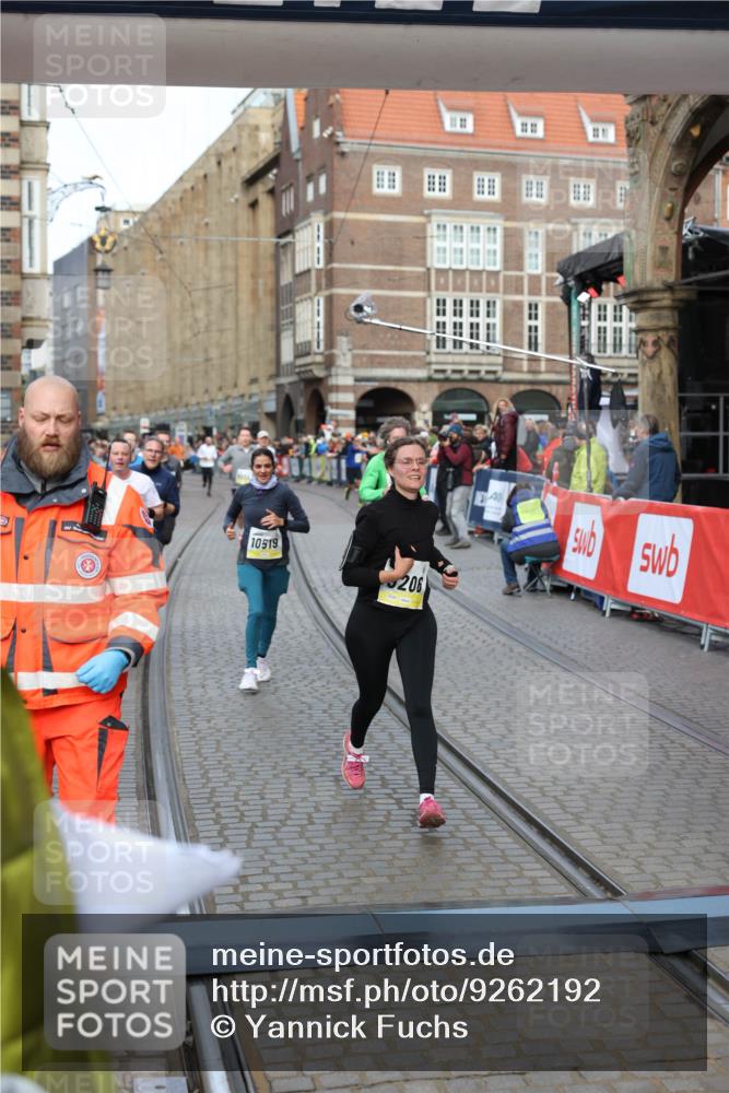 05.10.2025 - 20. swb-Marathon Bremen Yannick Fuchs http://msf.ph/oto/9262192 05.10.2025 10:49:29 Ziel 9206, 9333, 9435, 9708, 10118, 10519, 10715, 10735, 11057, 11319, 11598, 11672 meine-sportfotos.de