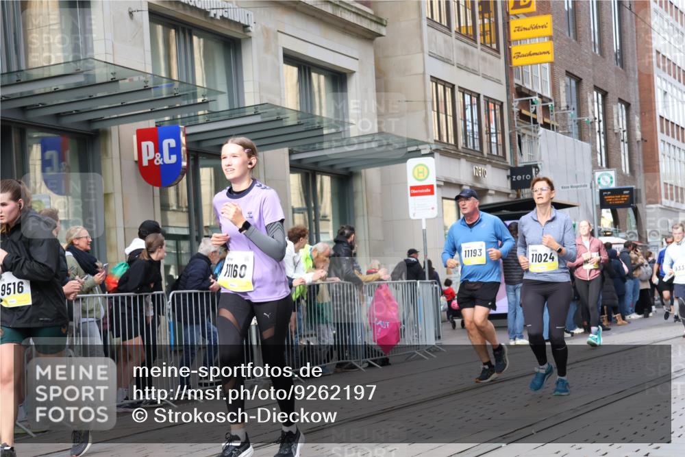 05.10.2025 - 20. swb-Marathon Bremen Strokosch-Dieckow http://msf.ph/oto/9262197 05.10.2025 11:02:23 Ziel 9331, 9360, 9468, 9516, 9644, 9647, 9802, 9839, 9841, 9846, 10033, 10129, 10167, 10207, 10510, 10530, 10595, 10598, 10615, 10656, 10734, 10803, 10804, 10825, 10826, 10940, 11024, 11087, 11110, 11160, 11193, 11312, 11504, 11576, 11667, 11668, 11711, 9331, 9360, 9468, 9516, 9644, 9647, 9802, 9839, 9841, 9846, 10033, 10129, 10167, 10207, 10510, 10530, 10595, 10598, 10615, 10656, 10734, 10803, 10804, 10825, 10826, 10940, 11024, 11087, 11110, 11160, 11193, 11312, 11504 meine-sportfotos.de