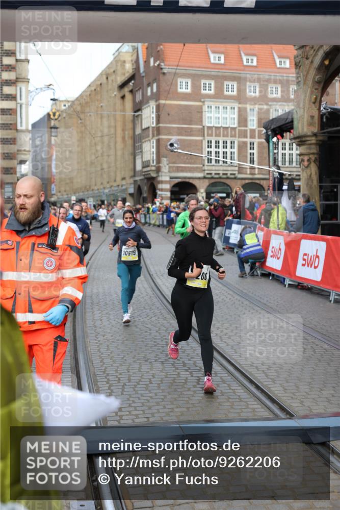 05.10.2025 - 20. swb-Marathon Bremen Yannick Fuchs http://msf.ph/oto/9262206 05.10.2025 10:49:29 Ziel 9206, 9333, 9435, 9708, 10118, 10519, 10715, 10735, 11057, 11319, 11598, 11672 meine-sportfotos.de