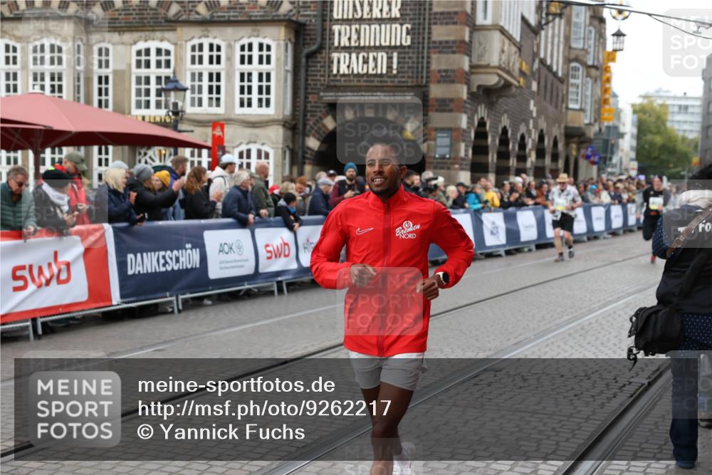 05.10.2025 - 20. swb-Marathon Bremen Yannick Fuchs http://msf.ph/oto/9262217 05.10.2025 11:22:29 Ziel 10700 meine-sportfotos.de
