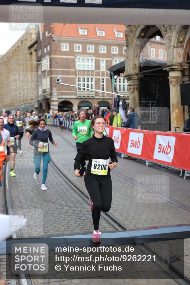 05.10.2025 - 20. swb-Marathon Bremen Yannick Fuchs http://msf.ph/oto/9262221 05.10.2025 10:49:30 Ziel 9206, 9435, 9555, 9708, 10118, 10519, 10673, 10715, 10735, 11319, 11598, 11672 meine-sportfotos.de
