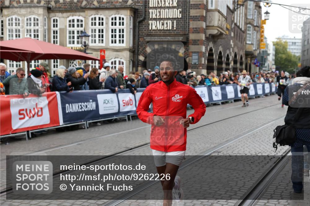 05.10.2025 - 20. swb-Marathon Bremen Yannick Fuchs http://msf.ph/oto/9262226 05.10.2025 11:22:29 Ziel 10700 meine-sportfotos.de