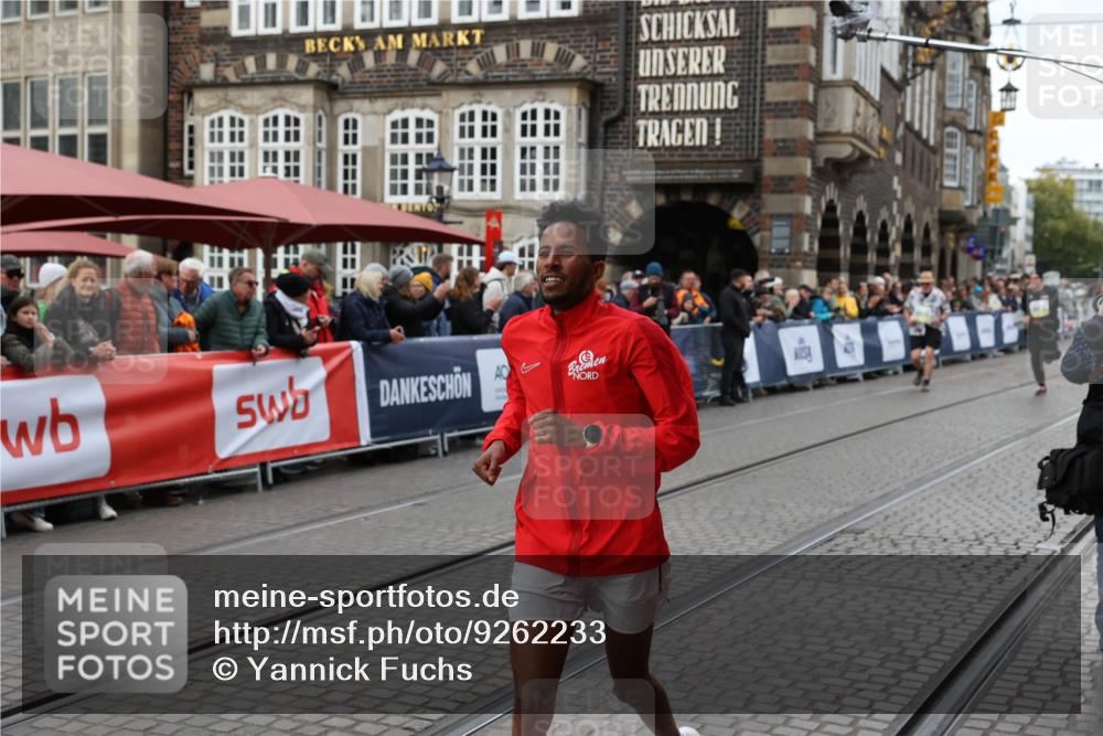 05.10.2025 - 20. swb-Marathon Bremen Yannick Fuchs http://msf.ph/oto/9262233 05.10.2025 11:22:29 Ziel 10700 meine-sportfotos.de