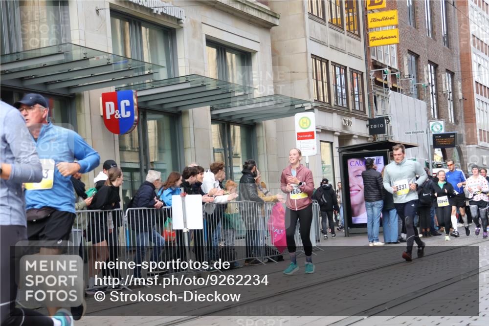 05.10.2025 - 20. swb-Marathon Bremen Strokosch-Dieckow http://msf.ph/oto/9262234 05.10.2025 11:02:25 Ziel 9331, 9360, 9516, 9644, 9841, 9846, 10033, 10129, 10167, 10207, 10510, 10530, 10595, 10598, 10656, 10734, 10803, 10804, 10825, 10826, 10940, 11024, 11087, 11160, 11193, 11312, 11504, 11576, 11667, 11668, 11735, 9331, 9360, 9516, 9644, 9841, 9846, 10033, 10129, 10167, 10207, 10510, 10530, 10595, 10598, 10656, 10734, 10803, 10804, 10825, 10826, 10940, 11024, 11087, 11160, 11193, 11312, 11504, 11735 meine-sportfotos.de