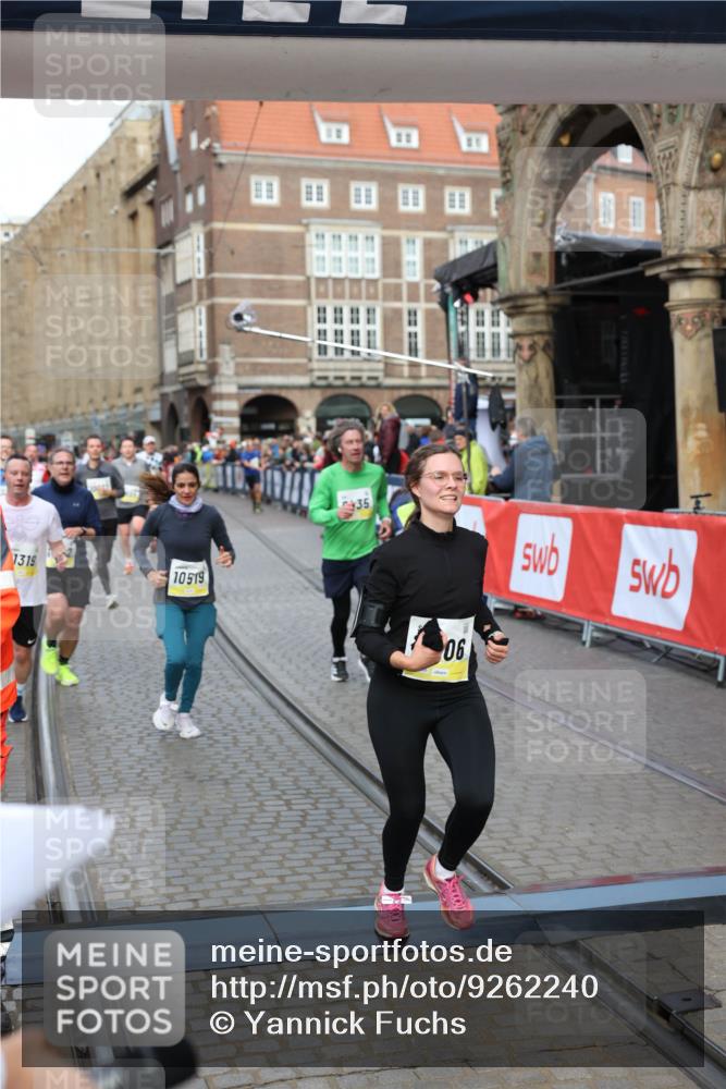 05.10.2025 - 20. swb-Marathon Bremen Yannick Fuchs http://msf.ph/oto/9262240 05.10.2025 10:49:30 Ziel 9206, 9435, 9555, 9708, 10118, 10519, 10673, 10715, 10735, 11319, 11598, 11672 meine-sportfotos.de