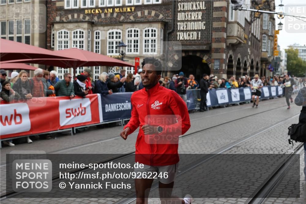 05.10.2025 - 20. swb-Marathon Bremen Yannick Fuchs http://msf.ph/oto/9262246 05.10.2025 11:22:29 Ziel 10700 meine-sportfotos.de