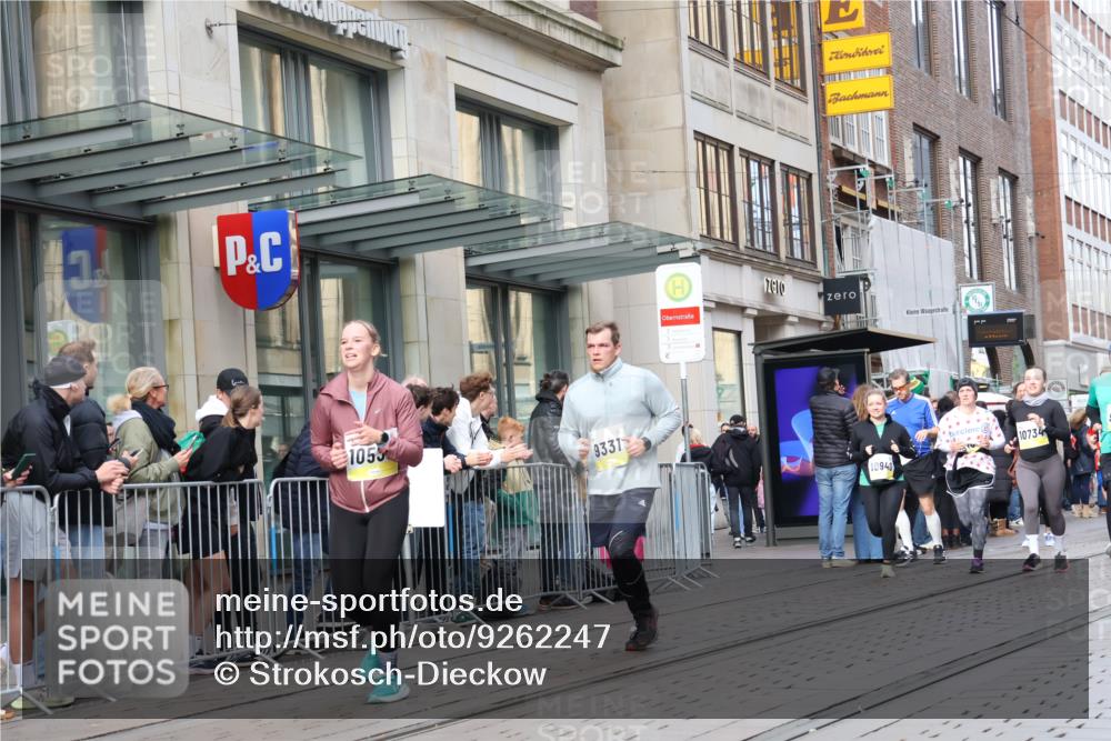 05.10.2025 - 20. swb-Marathon Bremen Strokosch-Dieckow http://msf.ph/oto/9262247 05.10.2025 11:02:27 Ziel 9331, 9360, 9516, 9644, 9841, 9846, 10129, 10167, 10207, 10510, 10530, 10595, 10598, 10656, 10734, 10803, 10804, 10825, 10826, 10876, 10940, 11024, 11087, 11160, 11193, 11312, 11504, 11576, 11667, 11668, 11735, 9331, 9360, 9516, 9644, 9841, 9846, 10129, 10167, 10207, 10510, 10530, 10595, 10598, 10656, 10734, 10803, 10804, 10825, 10826, 10876, 10940, 11024, 11087, 11160, 11193, 11312, 11504, 11735 meine-sportfotos.de