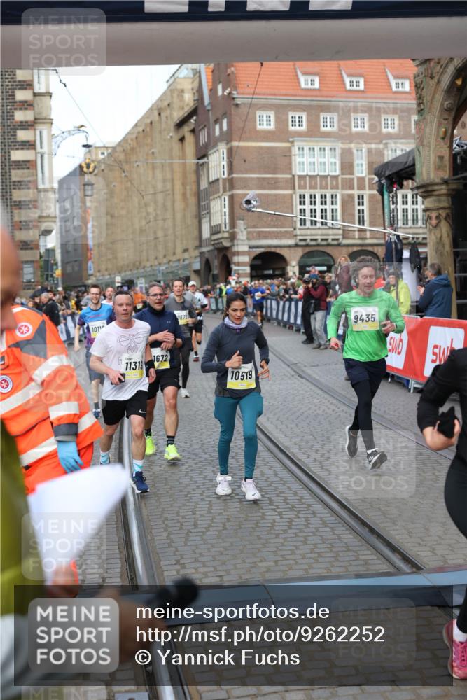 05.10.2025 - 20. swb-Marathon Bremen Yannick Fuchs http://msf.ph/oto/9262252 05.10.2025 10:49:30 Ziel 9206, 9435, 9555, 9708, 10118, 10519, 10673, 10715, 10735, 11319, 11598, 11672 meine-sportfotos.de