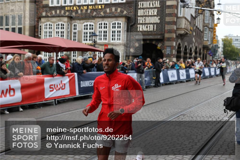 05.10.2025 - 20. swb-Marathon Bremen Yannick Fuchs http://msf.ph/oto/9262254 05.10.2025 11:22:29 Ziel 10700 meine-sportfotos.de