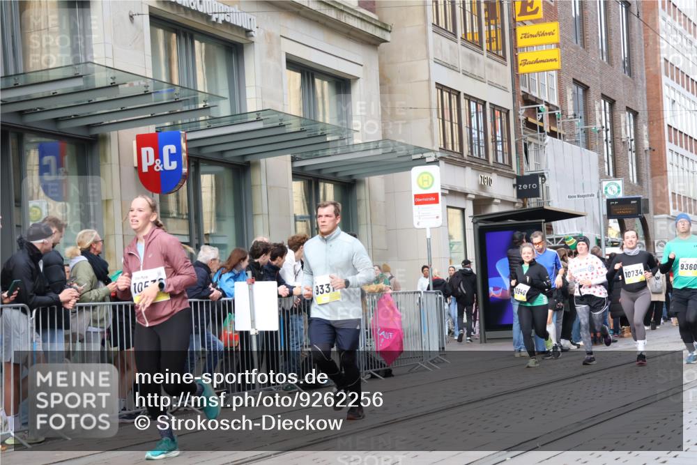 05.10.2025 - 20. swb-Marathon Bremen Strokosch-Dieckow http://msf.ph/oto/9262256 05.10.2025 11:02:27 Ziel 9331, 9360, 9516, 9644, 9841, 9846, 10129, 10167, 10207, 10510, 10530, 10595, 10598, 10656, 10734, 10803, 10804, 10825, 10826, 10876, 10940, 11024, 11087, 11160, 11193, 11312, 11504, 11576, 11667, 11668, 11735, 9331, 9360, 9516, 9644, 9841, 9846, 10129, 10167, 10207, 10510, 10530, 10595, 10598, 10656, 10734, 10803, 10804, 10825, 10826, 10876, 10940, 11024, 11087, 11160, 11193, 11312, 11504, 11735 meine-sportfotos.de