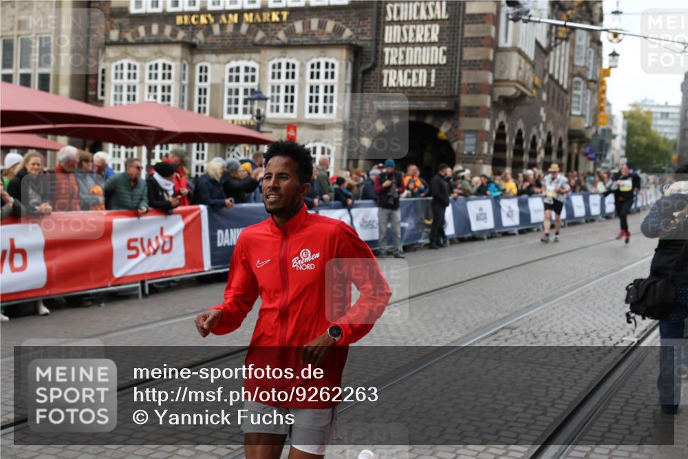 05.10.2025 - 20. swb-Marathon Bremen Yannick Fuchs http://msf.ph/oto/9262263 05.10.2025 11:22:30 Ziel 10700 meine-sportfotos.de