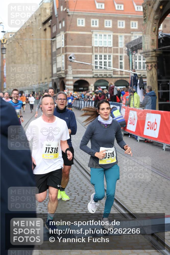 05.10.2025 - 20. swb-Marathon Bremen Yannick Fuchs http://msf.ph/oto/9262266 05.10.2025 10:49:31 Ziel 9206, 9233, 9435, 9555, 9708, 10118, 10519, 10673, 10715, 10735, 11319, 11487, 11598, 11672 meine-sportfotos.de