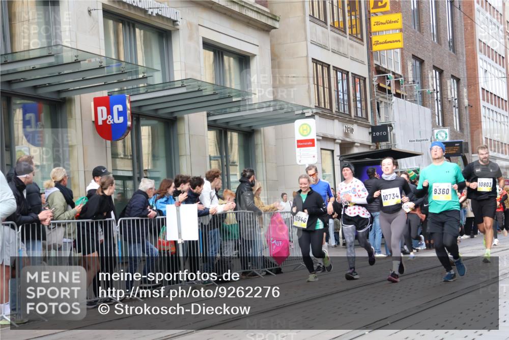 05.10.2025 - 20. swb-Marathon Bremen Strokosch-Dieckow http://msf.ph/oto/9262276 05.10.2025 11:02:28 Ziel 9331, 9360, 9516, 9644, 9841, 9846, 10129, 10167, 10207, 10510, 10530, 10656, 10734, 10803, 10804, 10825, 10826, 10876, 10940, 11024, 11087, 11193, 11312, 11504, 11576, 11667, 11668, 11735, 9331, 9360, 9516, 9644, 9841, 9846, 10129, 10167, 10207, 10510, 10530, 10656, 10734, 10803, 10804, 10825, 10826, 10876, 10940, 11024, 11087, 11193, 11312, 11504, 11735 meine-sportfotos.de