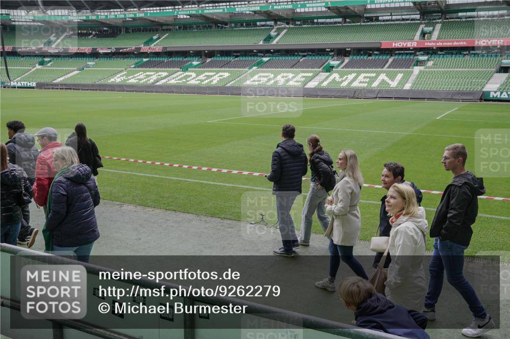 05.10.2025 - 20. swb-Marathon Bremen Michael Burmester http://msf.ph/oto/9262279 05.10.2025 11:29:13 Laufen im Stadion  meine-sportfotos.de