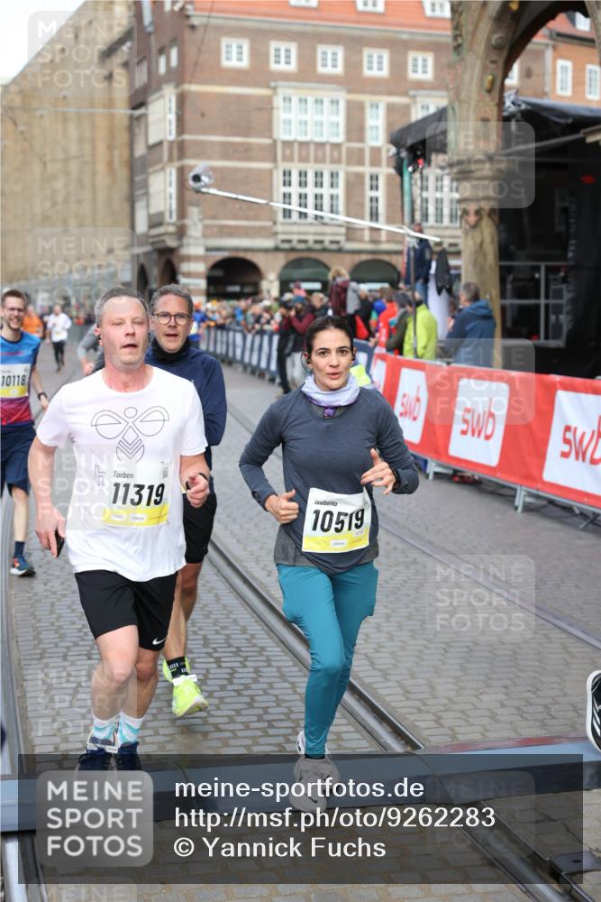 05.10.2025 - 20. swb-Marathon Bremen Yannick Fuchs http://msf.ph/oto/9262283 05.10.2025 10:49:31 Ziel 9206, 9233, 9435, 9555, 9708, 10118, 10519, 10673, 10715, 10735, 11319, 11487, 11598, 11672 meine-sportfotos.de
