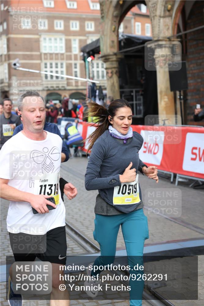 05.10.2025 - 20. swb-Marathon Bremen Yannick Fuchs http://msf.ph/oto/9262291 05.10.2025 10:49:32 Ziel 9206, 9233, 9435, 9555, 9708, 10118, 10381, 10519, 10673, 10715, 10735, 11319, 11487, 11598, 11672 meine-sportfotos.de
