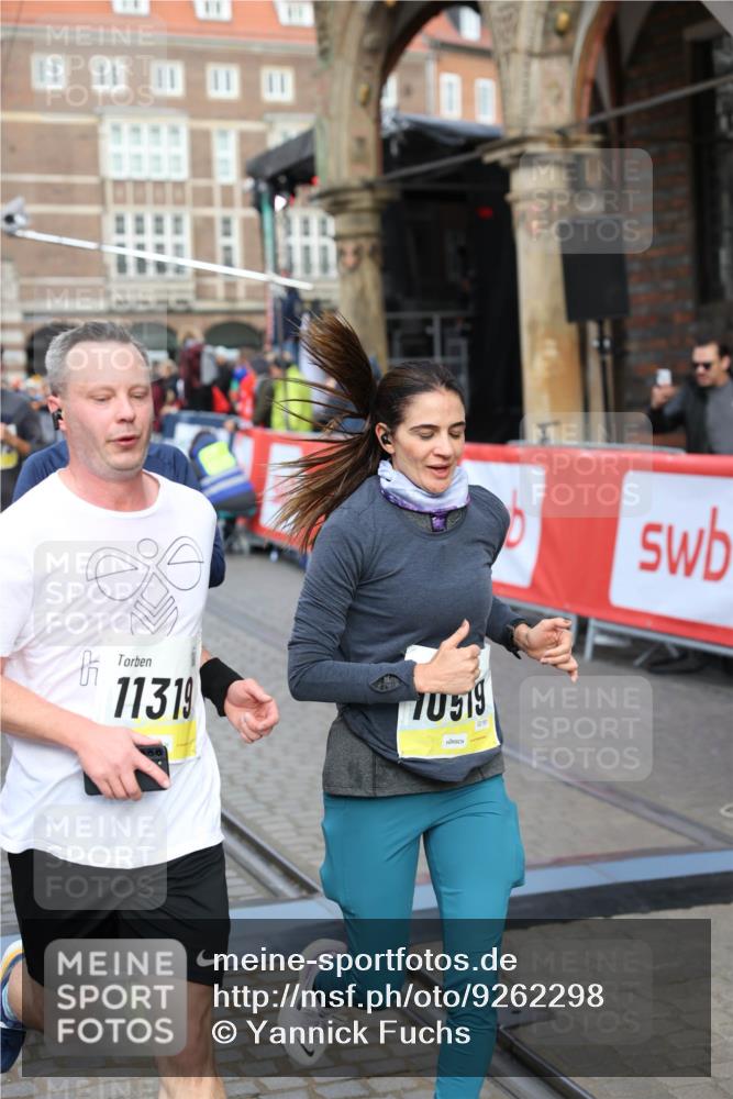 05.10.2025 - 20. swb-Marathon Bremen Yannick Fuchs http://msf.ph/oto/9262298 05.10.2025 10:49:32 Ziel 9206, 9233, 9435, 9555, 9708, 10118, 10381, 10519, 10673, 10715, 10735, 11319, 11487, 11598, 11672 meine-sportfotos.de