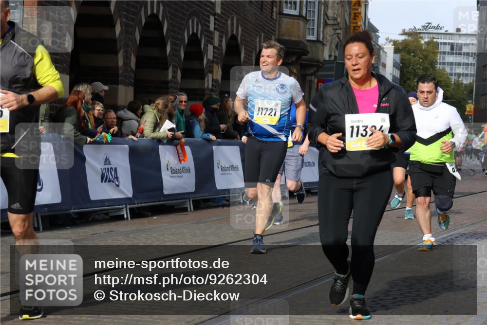 05.10.2025 - 20. swb-Marathon Bremen Strokosch-Dieckow http://msf.ph/oto/9262304 05.10.2025 11:06:36 Ziel 9178, 9357, 9619, 10239, 10699, 11027, 11324, 11605, 11706, 11721, 11746, 11747 meine-sportfotos.de