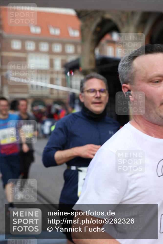 05.10.2025 - 20. swb-Marathon Bremen Yannick Fuchs http://msf.ph/oto/9262326 05.10.2025 10:49:32 Ziel 9206, 9233, 9435, 9555, 9708, 10118, 10381, 10519, 10673, 10715, 10735, 11319, 11487, 11598, 11672 meine-sportfotos.de