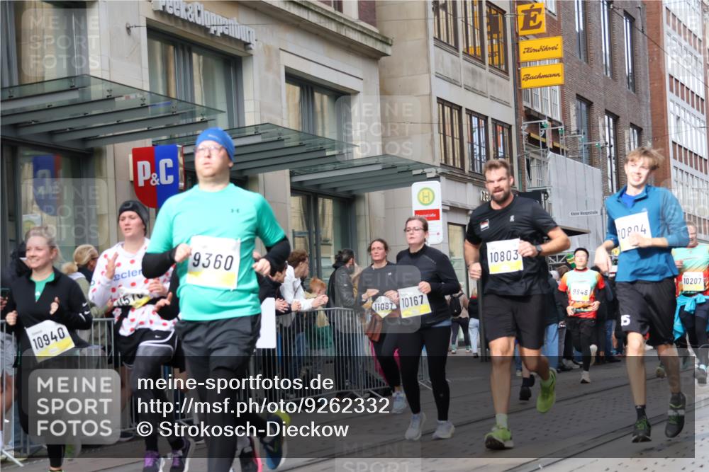 05.10.2025 - 20. swb-Marathon Bremen Strokosch-Dieckow http://msf.ph/oto/9262332 05.10.2025 11:02:31 Ziel 9229, 9331, 9360, 9516, 9644, 9661, 9662, 9841, 9846, 9893, 10129, 10167, 10207, 10510, 10530, 10656, 10734, 10777, 10803, 10804, 10825, 10826, 10876, 10940, 11024, 11087, 11193, 11312, 11376, 11504, 11576, 11667, 11668, 11735, 9229, 9331, 9360, 9516, 9644, 9661, 9662, 9841, 9846, 9893, 10129, 10167, 10207, 10510, 10530, 10656, 10734, 10777, 10803, 10804, 10825, 10826, 10876, 10940, 11024, 11087, 11193, 11312, 11376, 11504, 11735 meine-sportfotos.de