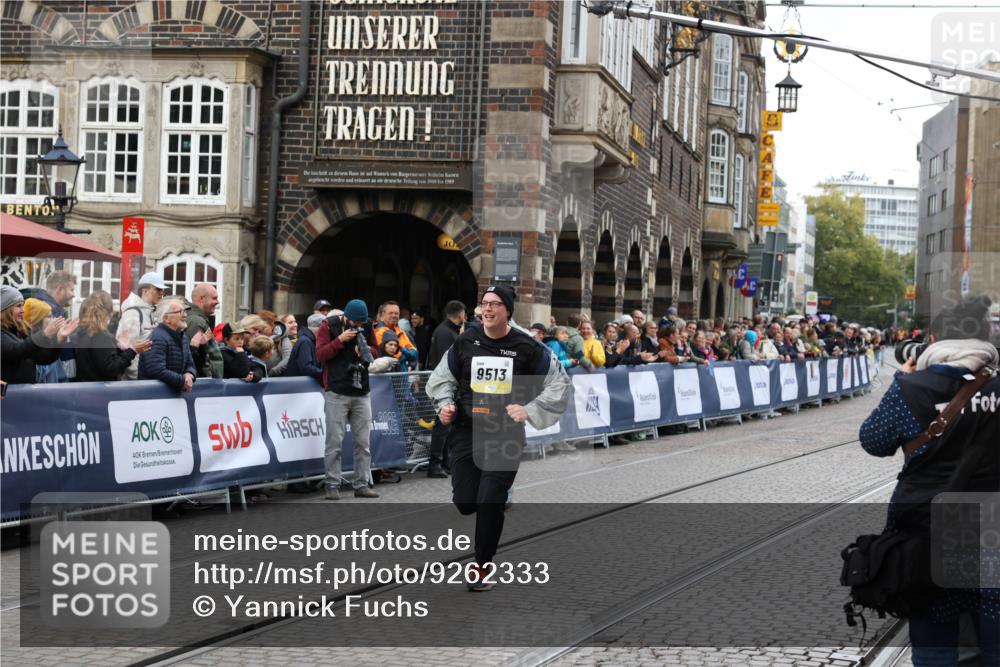 05.10.2025 - 20. swb-Marathon Bremen Yannick Fuchs http://msf.ph/oto/9262333 05.10.2025 11:22:32 Ziel 9513, 10700 meine-sportfotos.de