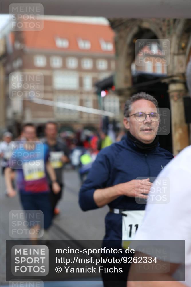 05.10.2025 - 20. swb-Marathon Bremen Yannick Fuchs http://msf.ph/oto/9262334 05.10.2025 10:49:32 Ziel 9206, 9233, 9435, 9555, 9708, 10118, 10381, 10519, 10673, 10715, 10735, 11319, 11487, 11598, 11672 meine-sportfotos.de