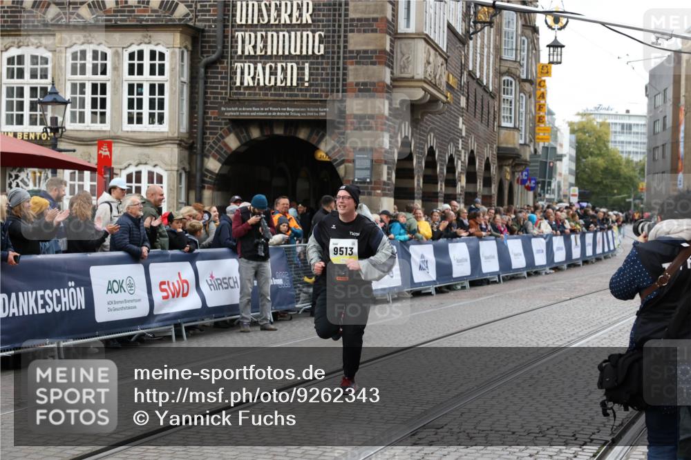 05.10.2025 - 20. swb-Marathon Bremen Yannick Fuchs http://msf.ph/oto/9262343 05.10.2025 11:22:32 Ziel 9513, 10700 meine-sportfotos.de