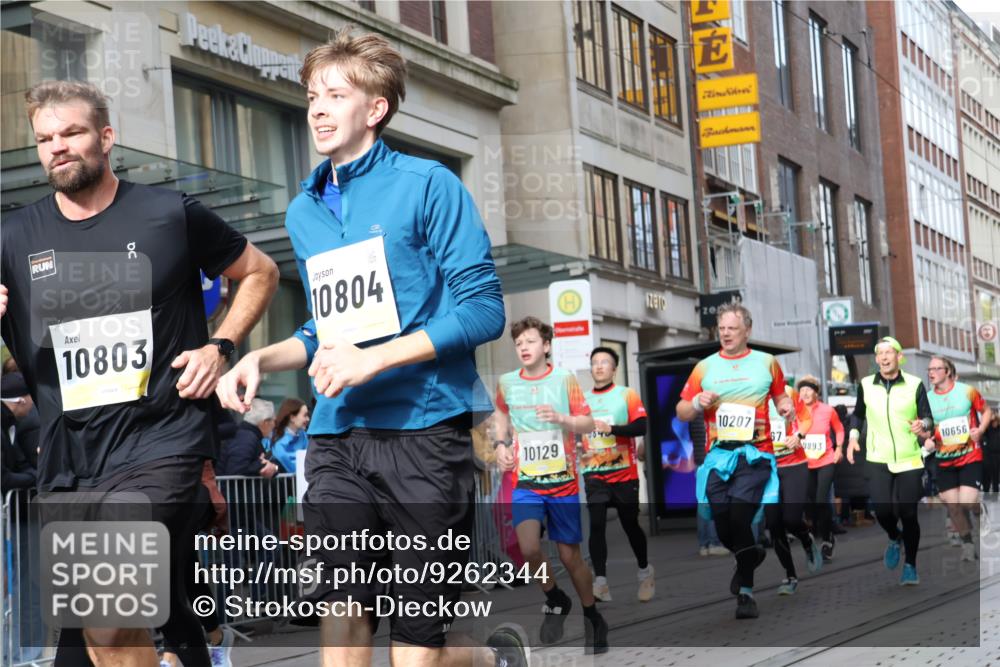05.10.2025 - 20. swb-Marathon Bremen Strokosch-Dieckow http://msf.ph/oto/9262344 05.10.2025 11:02:32 Ziel 9229, 9331, 9360, 9516, 9644, 9661, 9662, 9841, 9846, 9893, 10129, 10167, 10207, 10510, 10530, 10656, 10734, 10777, 10803, 10804, 10826, 10876, 10940, 11024, 11087, 11193, 11312, 11376, 11504, 11576, 11667, 11668, 11735, 9229, 9331, 9360, 9516, 9644, 9661, 9662, 9841, 9846, 9893, 10129, 10167, 10207, 10510, 10530, 10656, 10734, 10777, 10803, 10804, 10826, 10876, 10940, 11024, 11087, 11193, 11312, 11376, 11504, 11735 meine-sportfotos.de